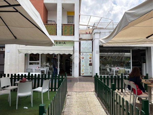 negozio in vendita a Roma in zona Romanina