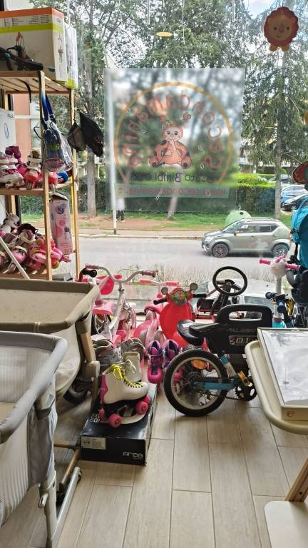negozio in vendita a Roma in zona Spinaceto