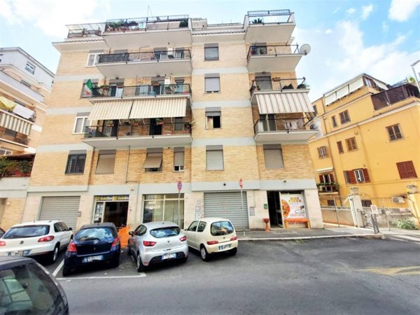 negozio in vendita a Roma in zona Portuense