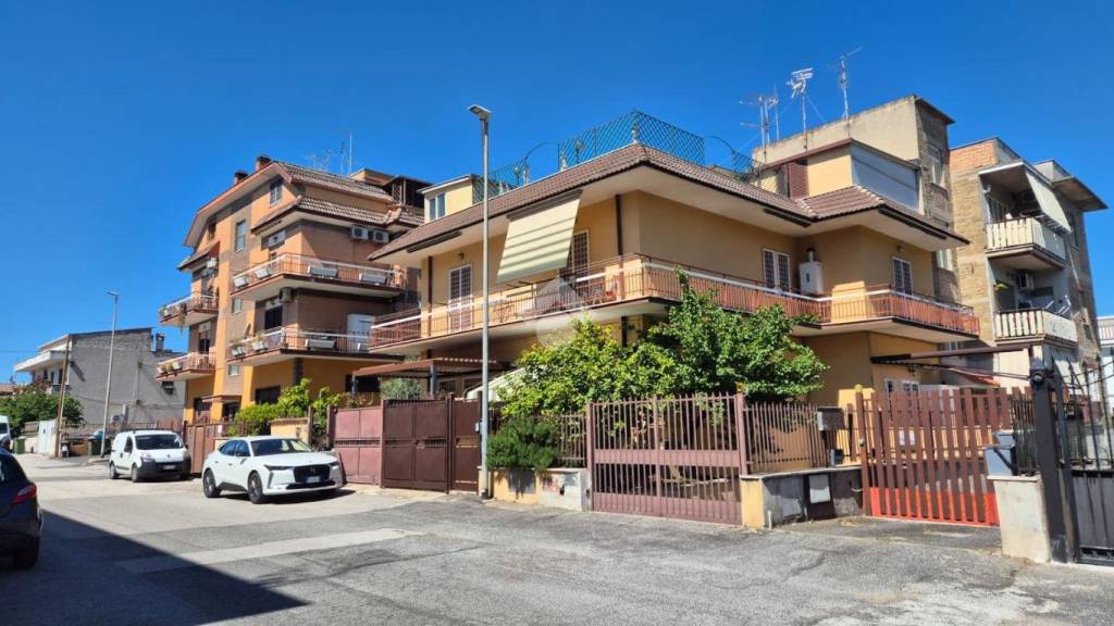 appartamento in vendita a Roma in zona Torre Gaia