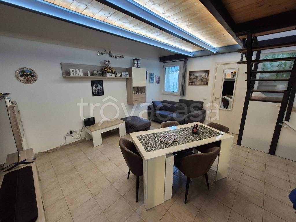 casa indipendente in vendita a Roma in zona Ostiense