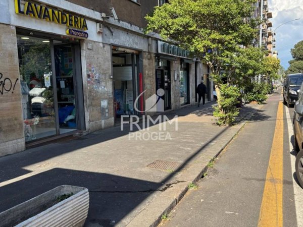 negozio in vendita a Roma in zona Prenestino-Centocelle
