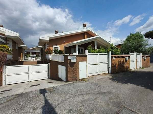 casa indipendente in vendita a Roma in zona Romanina