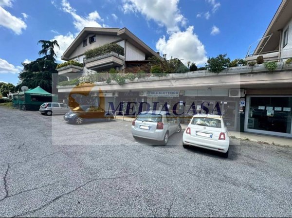 negozio in vendita a Roma in zona Tor di Quinto