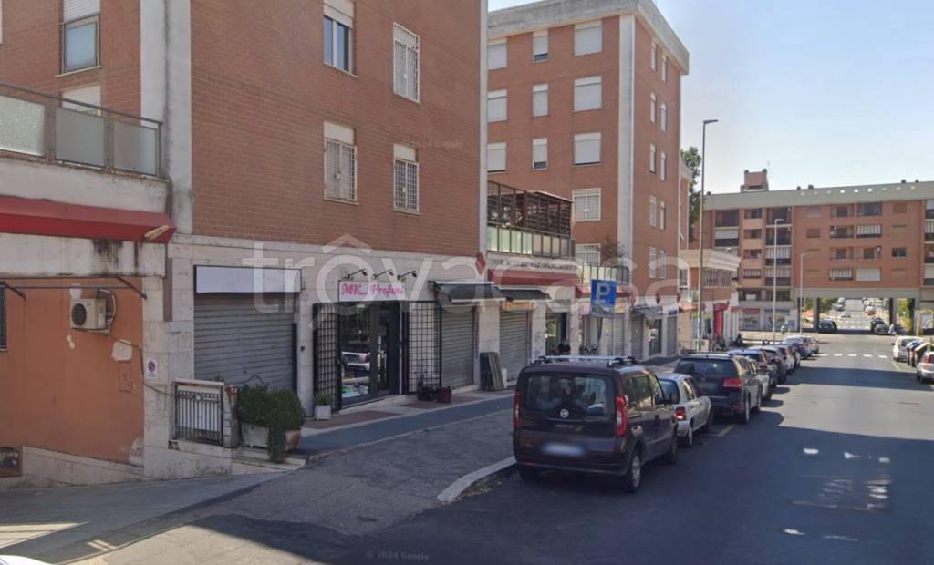 negozio in vendita a Roma in zona San Basilio