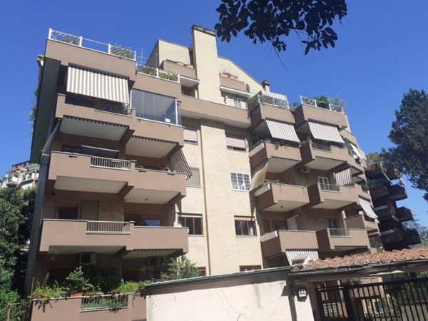 appartamento in vendita a Roma in zona Tomba di Nerone