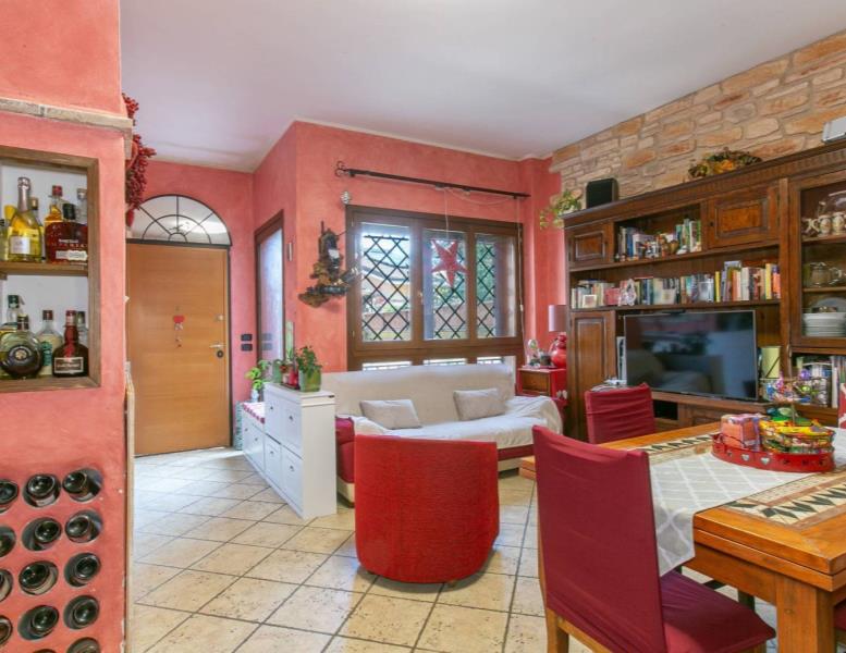 casa indipendente in vendita a Roma in zona Longarina