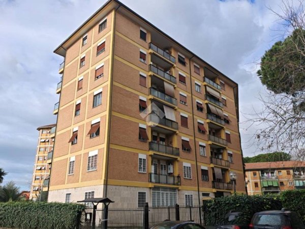 appartamento in vendita a Roma in zona Torre Spaccata