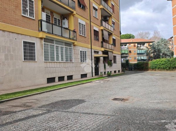 appartamento in vendita a Roma in zona Torre Spaccata