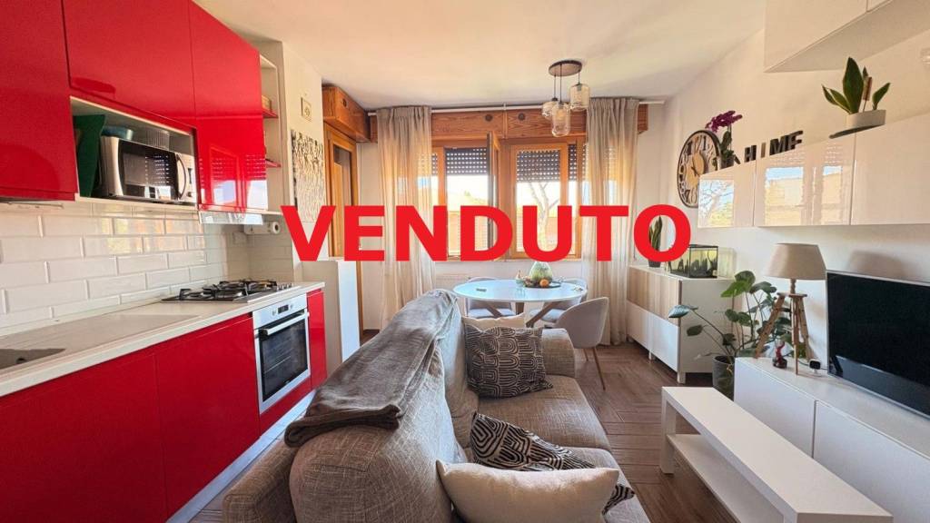 appartamento in vendita a Roma in zona Tor de' Cenci