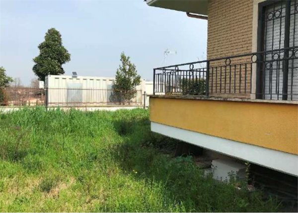 casa indipendente in vendita a Roma