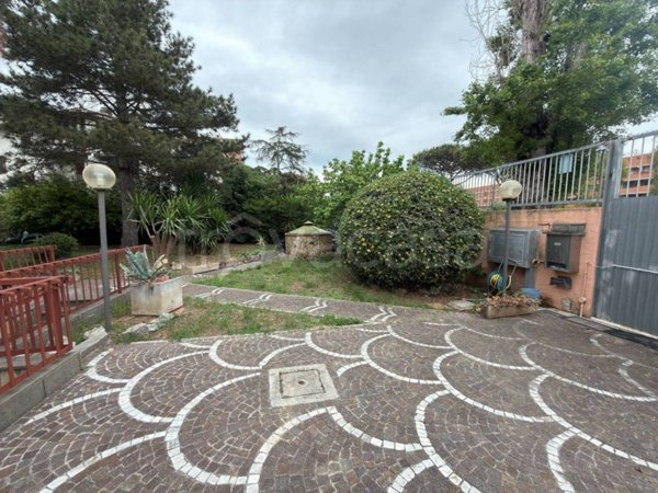 casa indipendente in vendita a Roma in zona Torrino