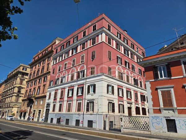 appartamento in vendita a Roma in zona Rione Monti/Campitelli