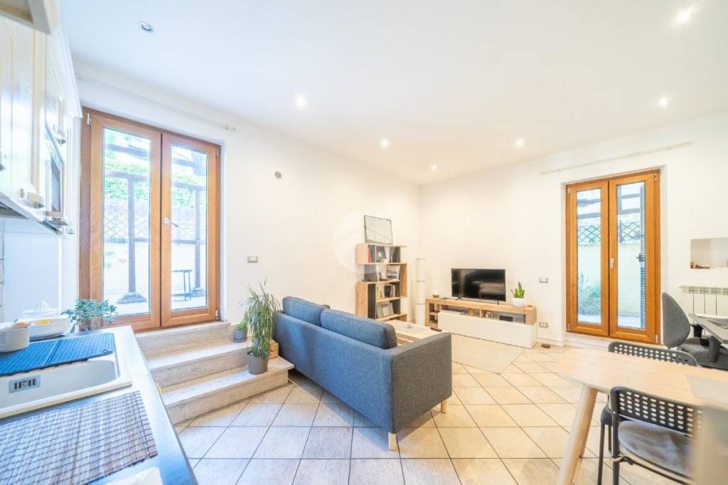 appartamento in vendita a Roma in zona Appio Claudio
