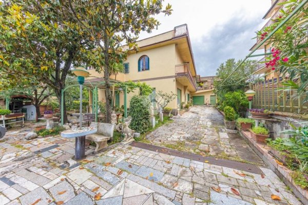 appartamento in vendita a Roma in zona Giardini di Corcolle
