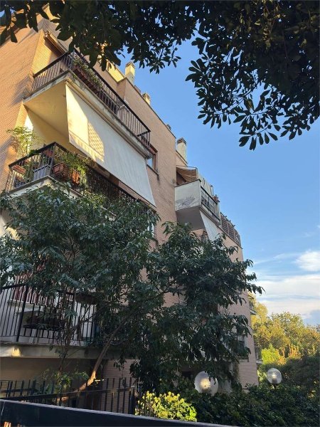 appartamento in vendita a Roma in zona Tomba di Nerone