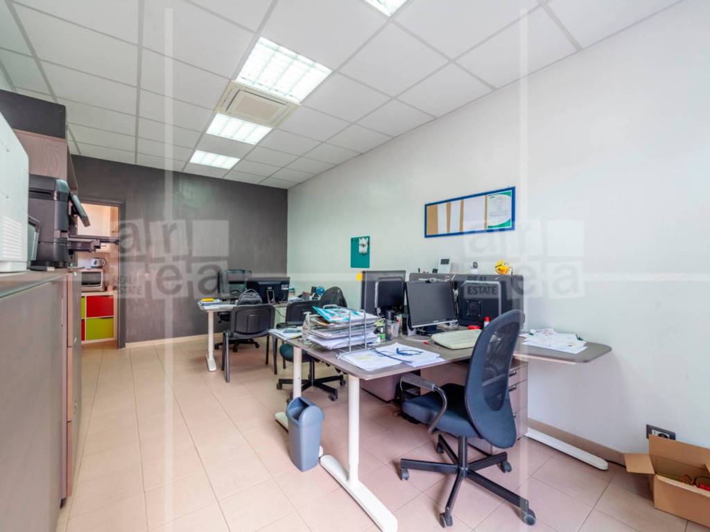 locale commerciale in vendita a Roma in zona Monte Sacro/Talenti