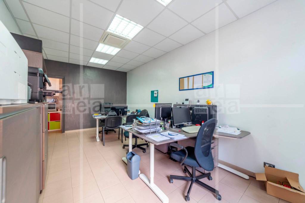negozio in vendita a Roma in zona Monte Sacro/Talenti