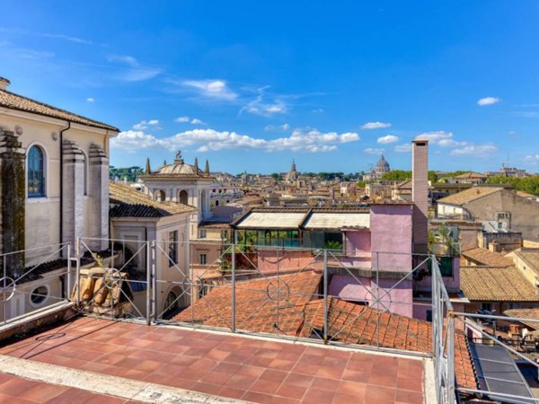 appartamento in vendita a Roma in zona Parione/Sant'Eustachio