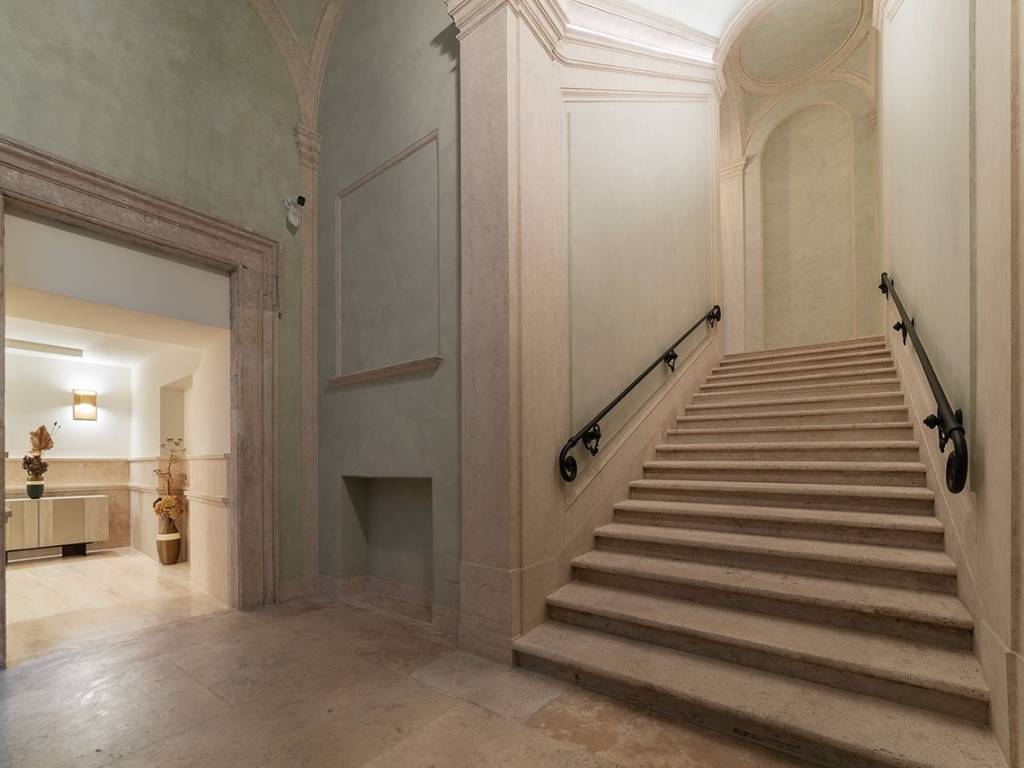 appartamento in vendita a Roma in zona Trevi-Colonna