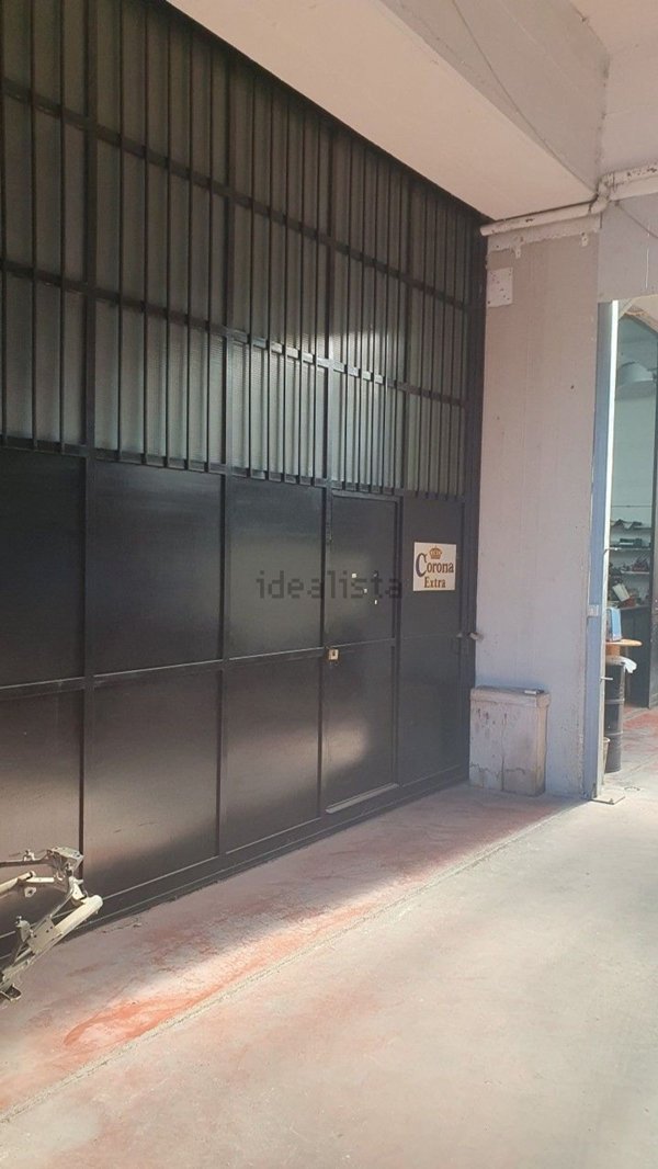 locale commerciale in vendita a Roma in zona Finocchio