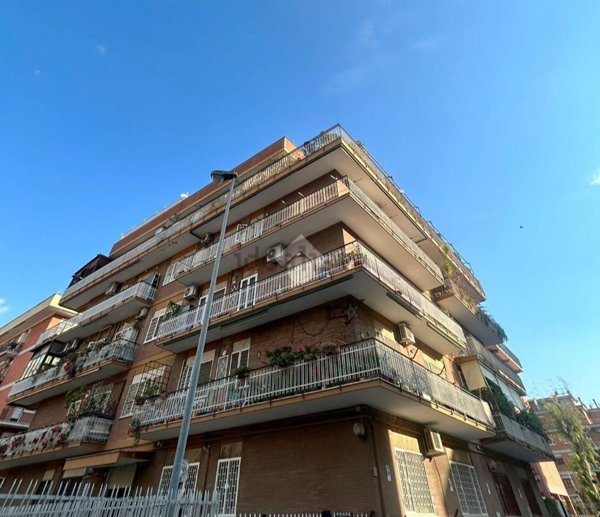 appartamento in vendita a Roma in zona Appio Claudio