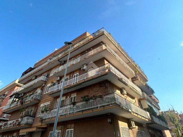 appartamento in vendita a Roma in zona Appio Claudio