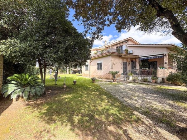 casa indipendente in vendita a Roma in zona Infernetto