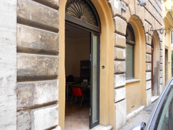locale commerciale in vendita a Roma in zona Campo Marzio