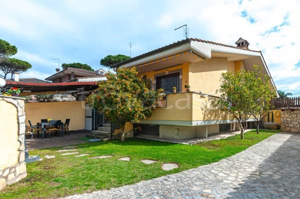 casa indipendente in vendita a Roma in zona Infernetto