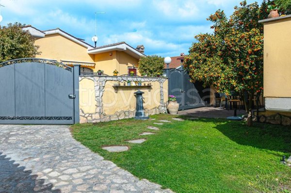 casa indipendente in vendita a Roma in zona Infernetto