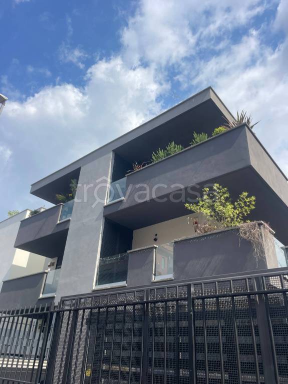 appartamento in vendita a Roma in zona Tor Bella Monaca