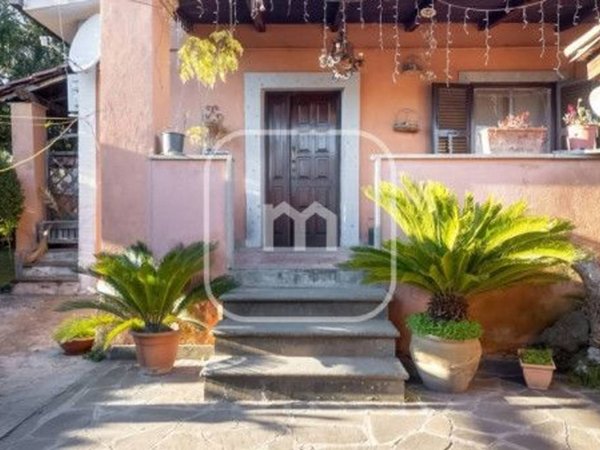 casa indipendente in vendita a Roma in zona Valle Castiglione