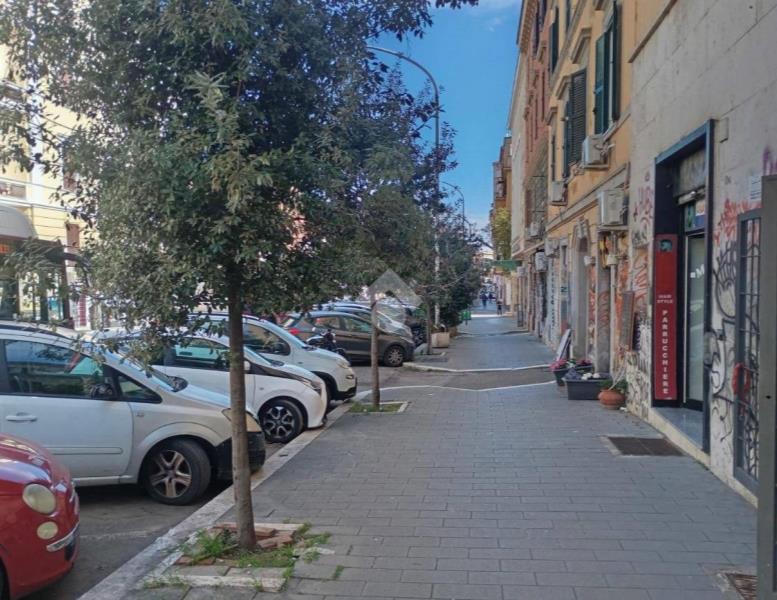 locale commerciale in vendita a Roma in zona Prenestino-Labicano