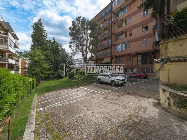 appartamento in vendita a Roma in zona Tomba di Nerone