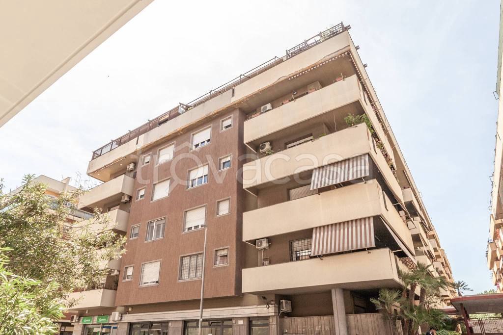 appartamento in vendita a Roma in zona Ostia