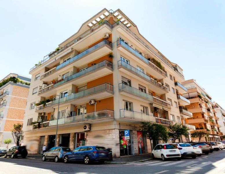 appartamento in vendita a Roma in zona Appio Latino