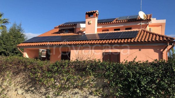 casa indipendente in vendita a Roma in zona Infernetto