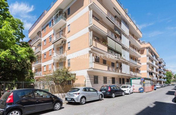 appartamento in vendita a Roma in zona Ostia