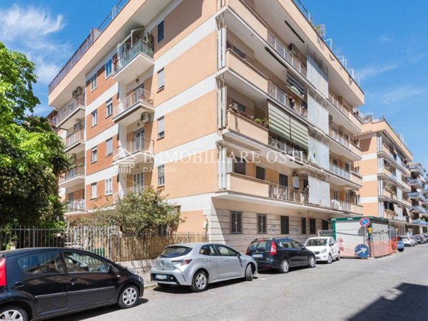 appartamento in vendita a Roma in zona Ostia