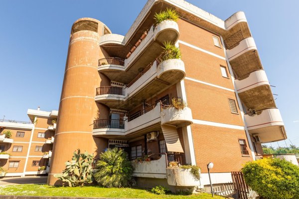 appartamento in vendita a Roma in zona Casal Morena