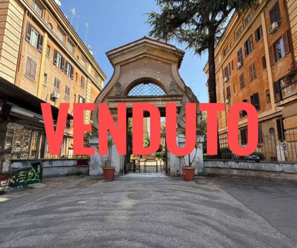appartamento in vendita a Roma in zona Tuscolano