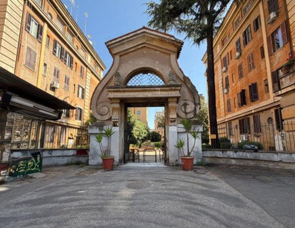 appartamento in vendita a Roma in zona Appio Latino
