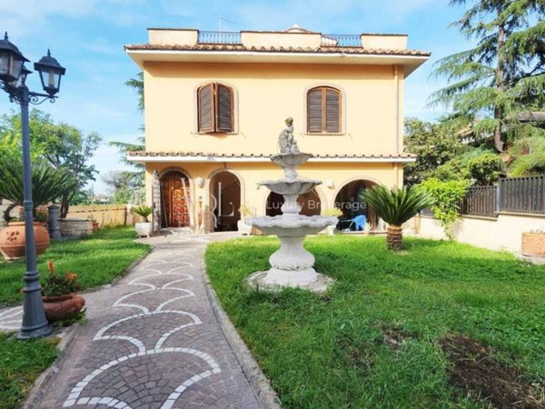 casa indipendente in vendita a Roma in zona Ardeatino