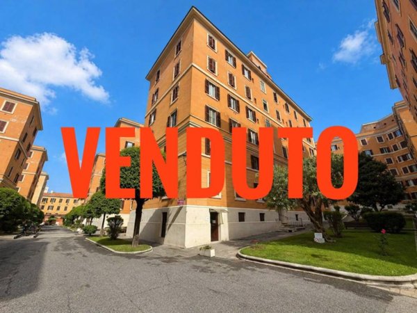 appartamento in vendita a Roma in zona Tuscolano