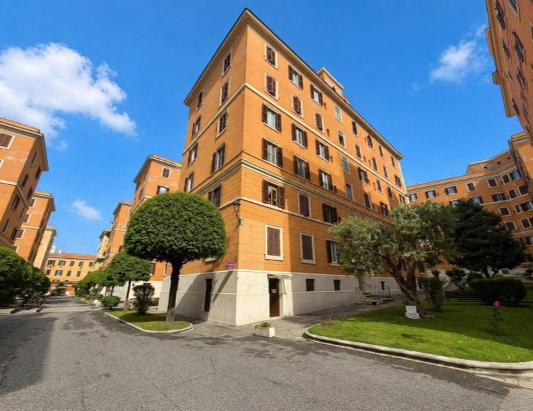 appartamento in vendita a Roma in zona Tuscolano