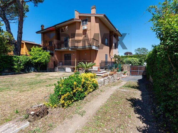 casa indipendente in vendita a Roma in zona Axa
