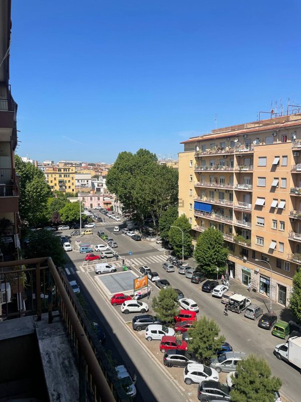 appartamento in vendita a Roma in zona Prenestino-Labicano