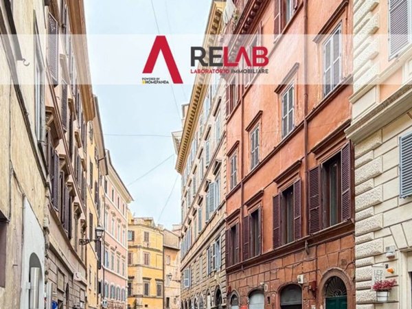 appartamento in vendita a Roma in zona Pigna - Sant'Angelo