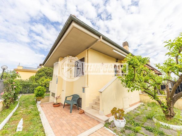 casa indipendente in vendita a Roma in zona Casal Morena